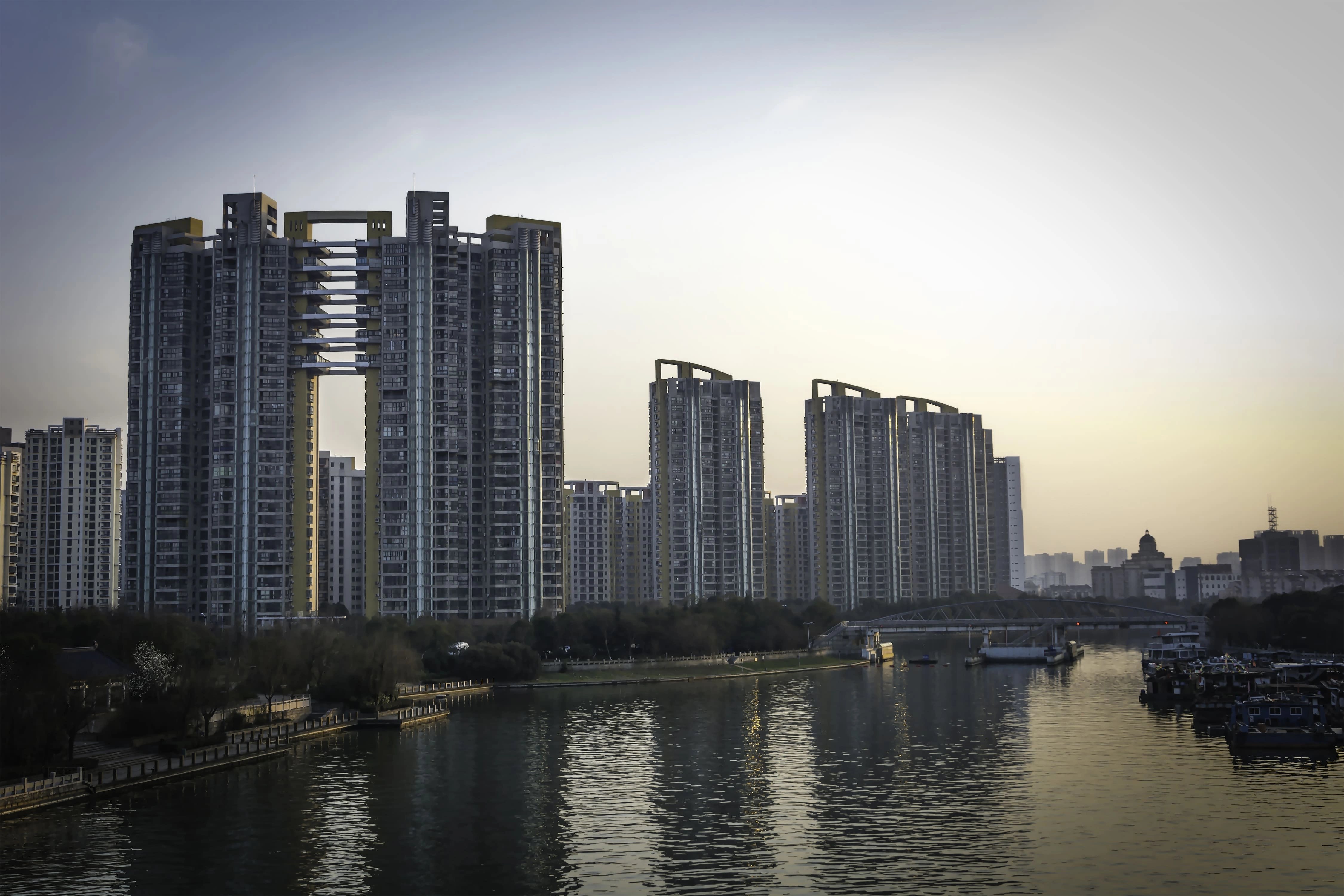 Inside the World of Luxury Construction: What Sets It Apart?